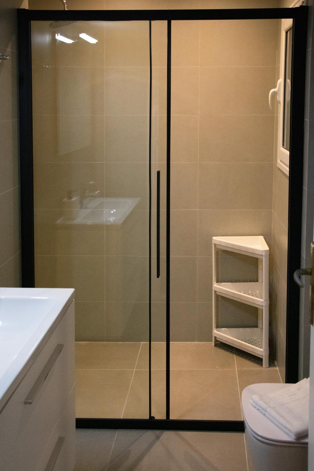 Spacious Modern Apartment In Pagkrati Athens Exterior photo